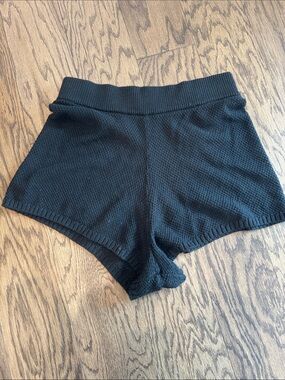 Black Knit High-Waist Women’s Shorts size small. •